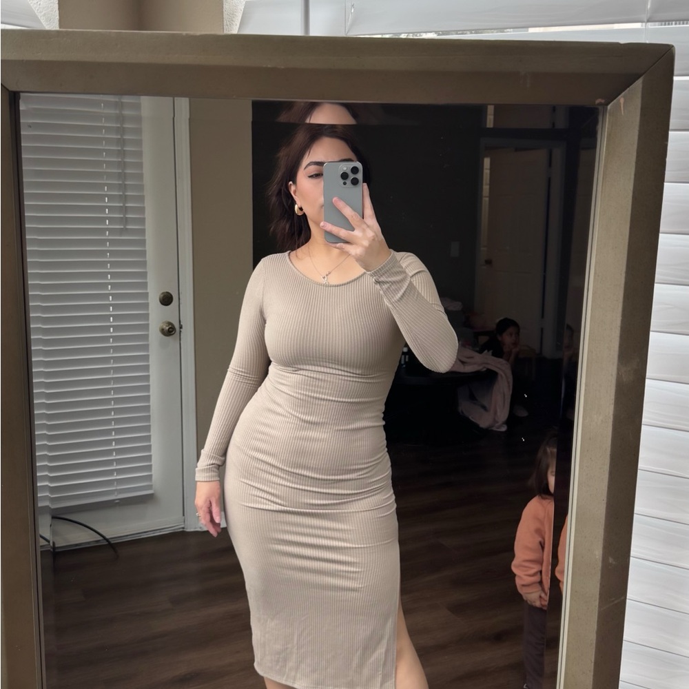 ❤️‍🔥Elegant Beige Long Sleeve Dress